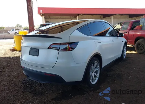 2022 Tesla Model Y Long Range Dual Motor All-Wheel Drive z USA, uszkodzony, nr VIN 7SAYGDEE8NA012383